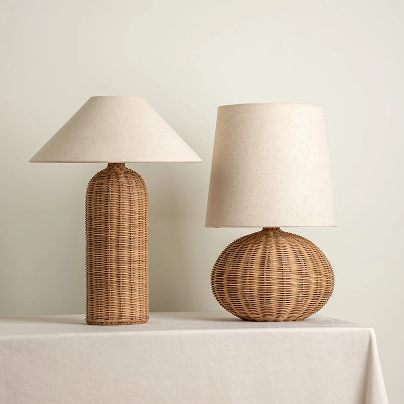 lampadaire en rotin avec abat-jour tissu et lumières led décoratives