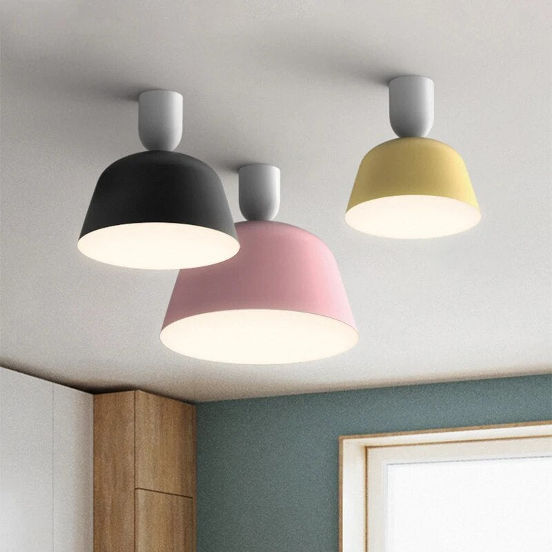 Plafonnier métal moderne nordique LED ronde déco intérieure.
