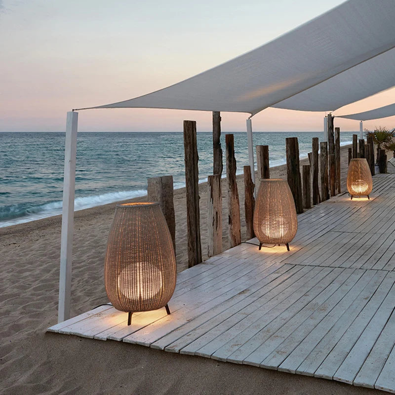 Lampe solaire d'extérieur tissée en rotin