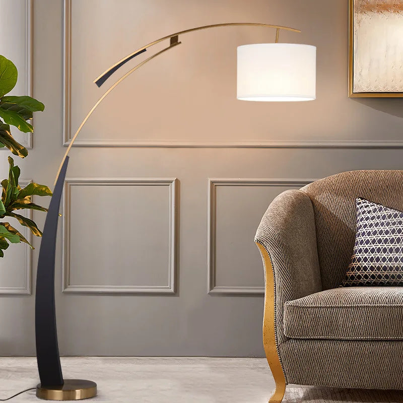 lampadaire en tissu à bras long sur pied en métal