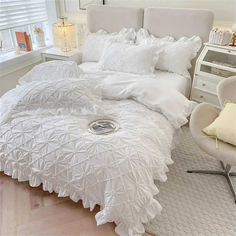 parure de lit plissée avec motif fleurs torsadées