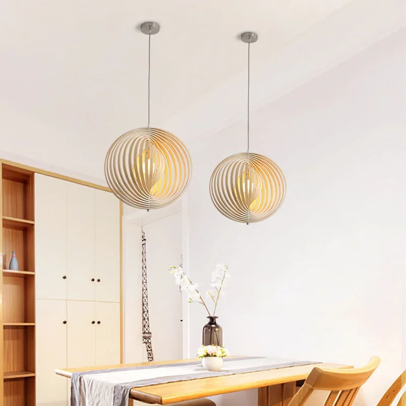 lustre nordique en bois pour bar restaurant cuisine créative éclairage intérieur