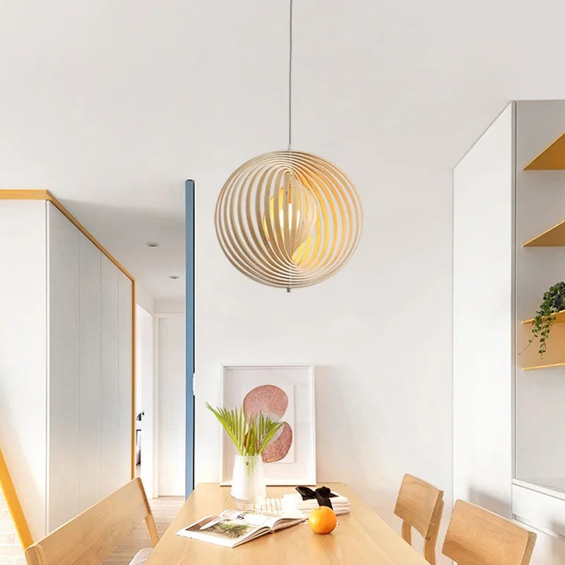 lustre nordique en bois pour bar restaurant cuisine créative éclairage intérieur