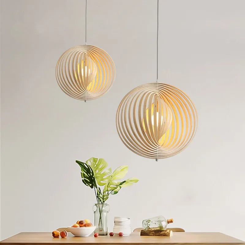 lustre nordique en bois pour bar restaurant cuisine créative éclairage intérieur