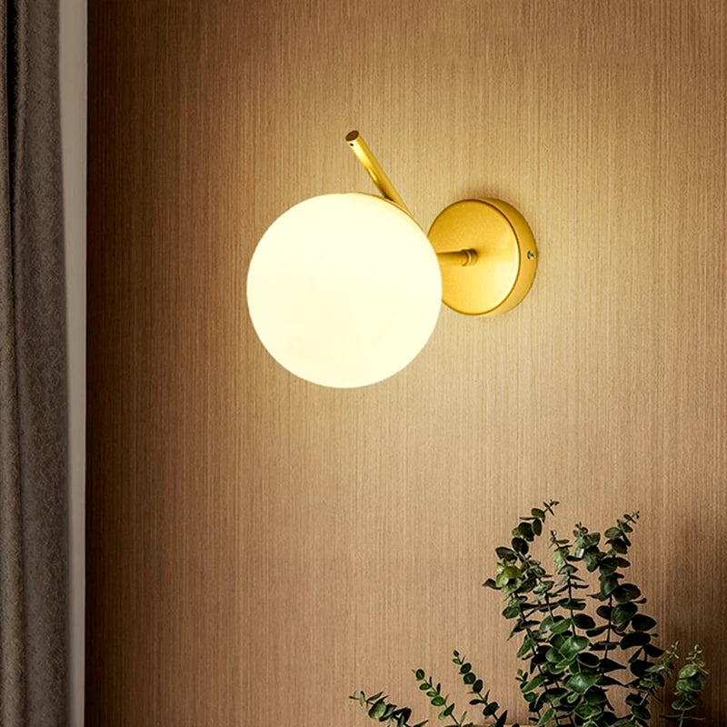 Lampe de applique murale LED boule de verre postmoderne Simple chambre chevet lampara luxe or бра allée intérieure salon décor applique murale