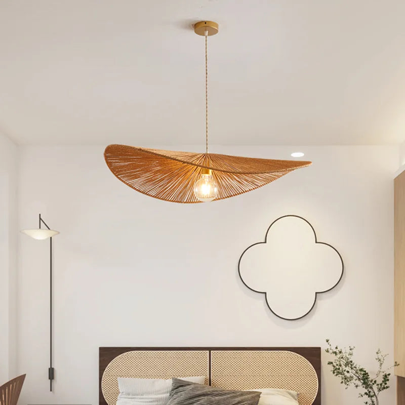 lampe suspendue en rotin tissé style sud-est asiatique