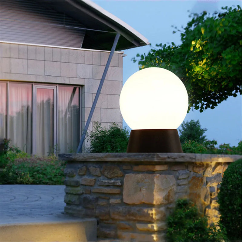 lampadaire extérieur globe noir pour éclairage de jardin et terrasse