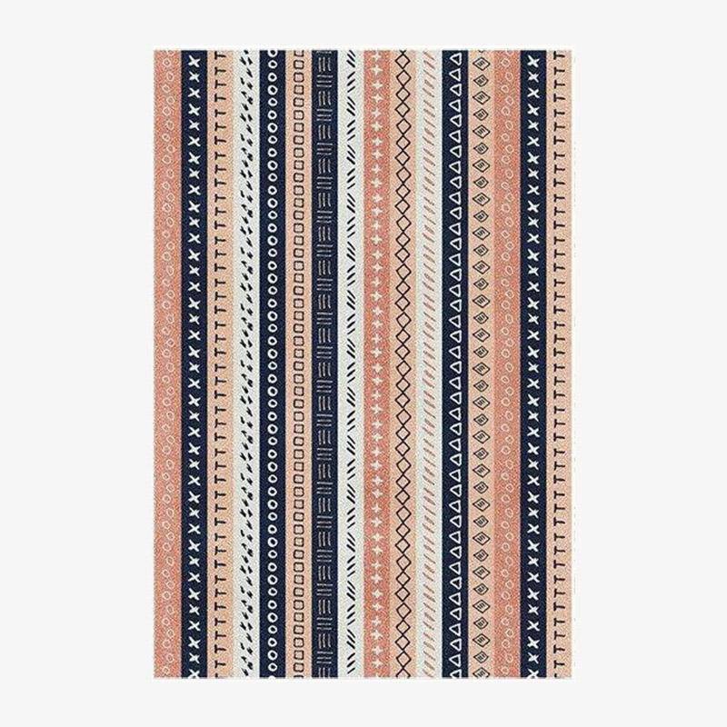 Tapis rectangle aux motifs géométriques roses et noirs style Keecy