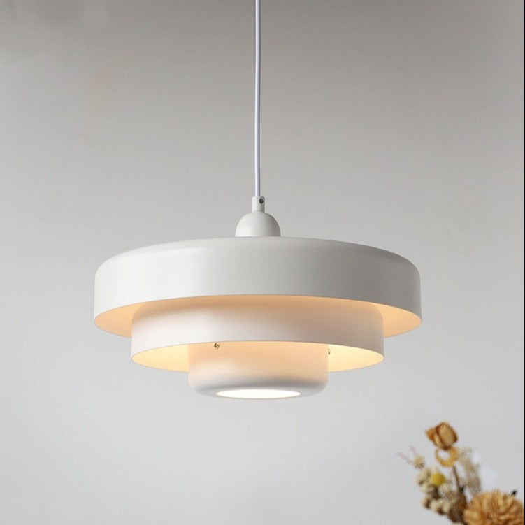 Suspension design avec abat-jour multiple en métal coloré Hirphan