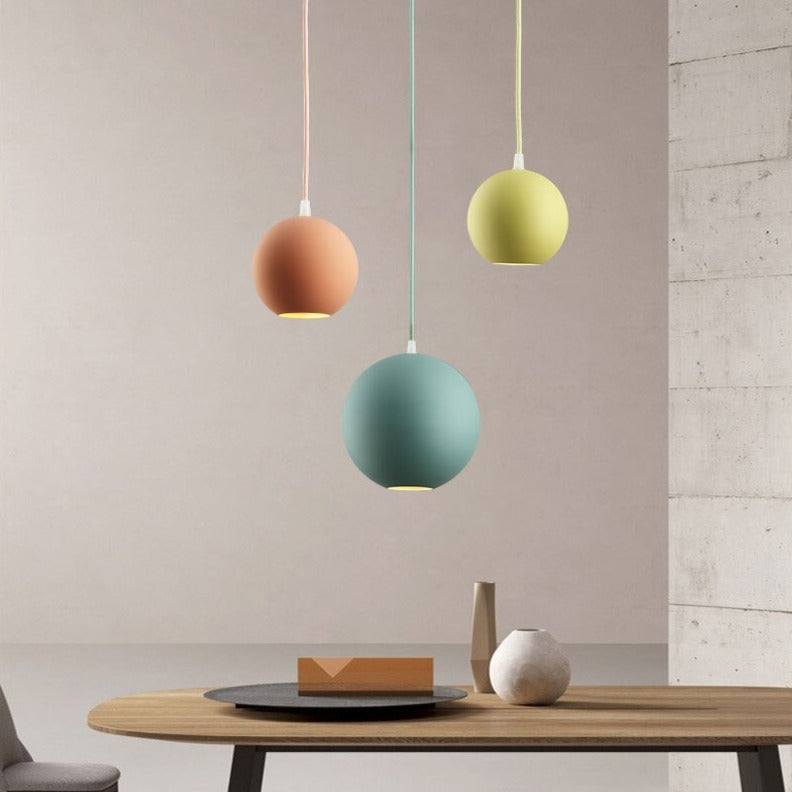 Suspension moderne en métal coloré ronde Klint