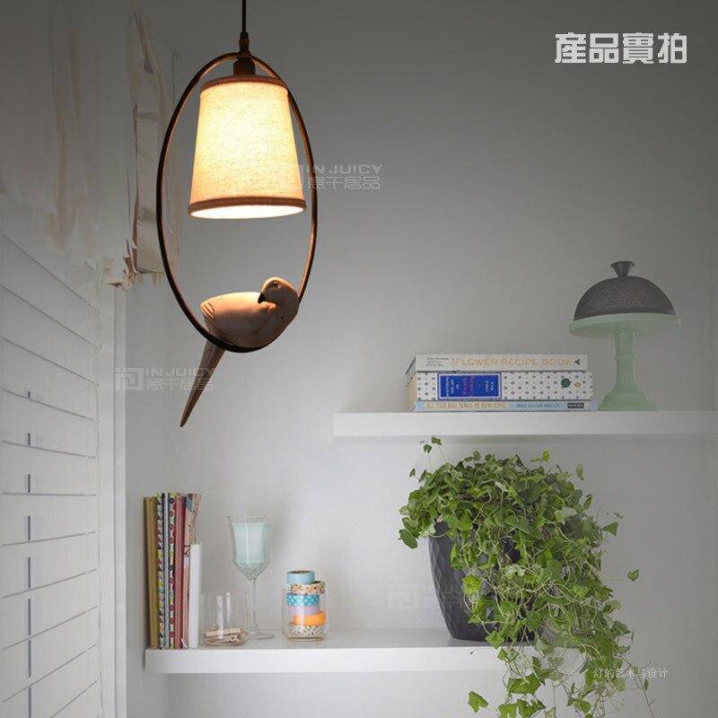 Suspension avec abat-jour et oiseau perché à LED