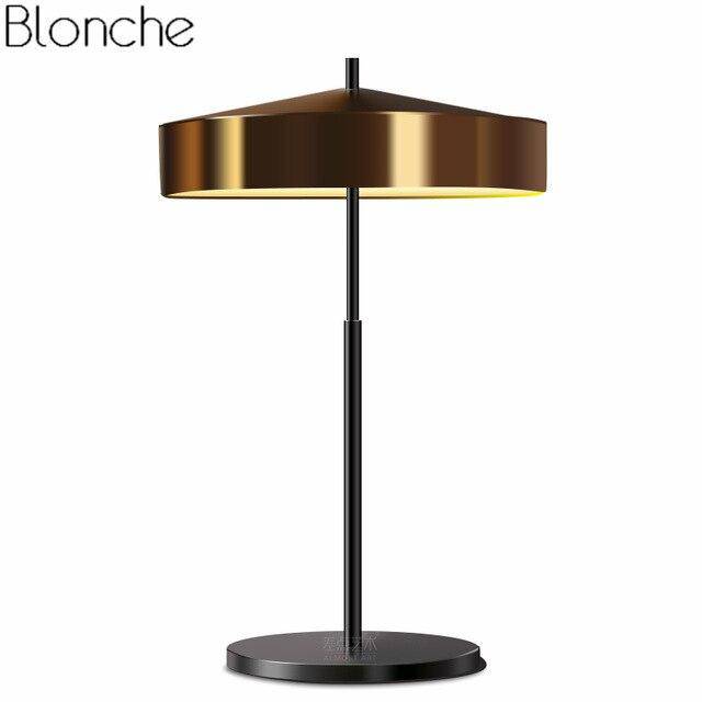 Lampe à poser LED design avec abat-jour en métal