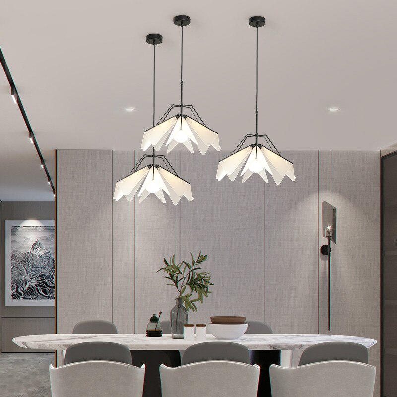 Suspension moderne LED abat-jour avec pétales triangulaires Andrea