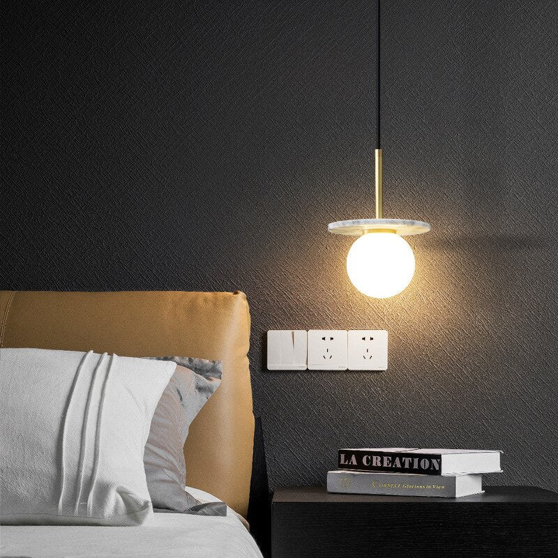 Suspension design avec abat-jour plat en marbre Gianna