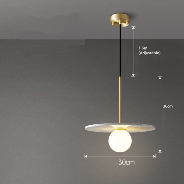 Suspension design avec abat-jour plat en marbre Gianna