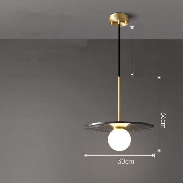 Suspension design avec abat-jour plat en marbre Gianna