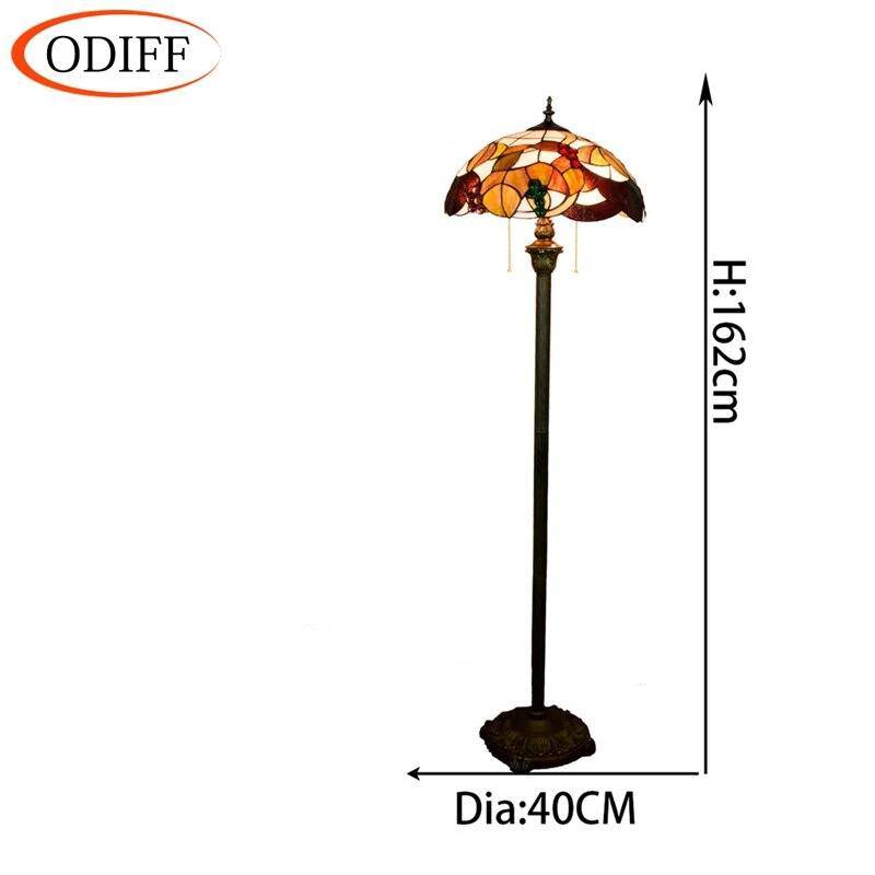 Lampadaire tiffany avec abat-jour en verre vitrail orange