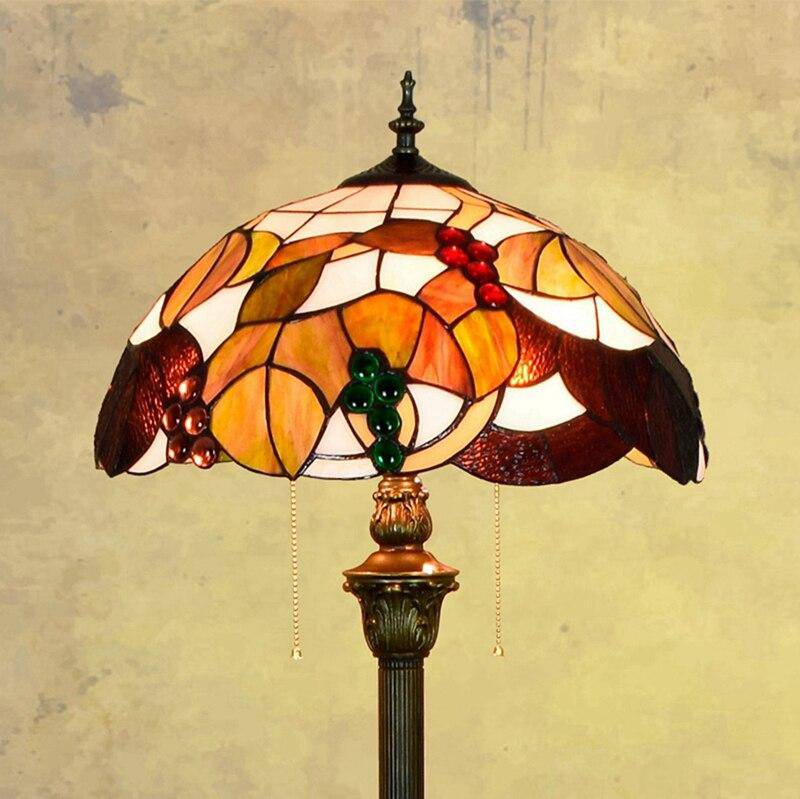 Lampadaire tiffany avec abat-jour en verre vitrail orange