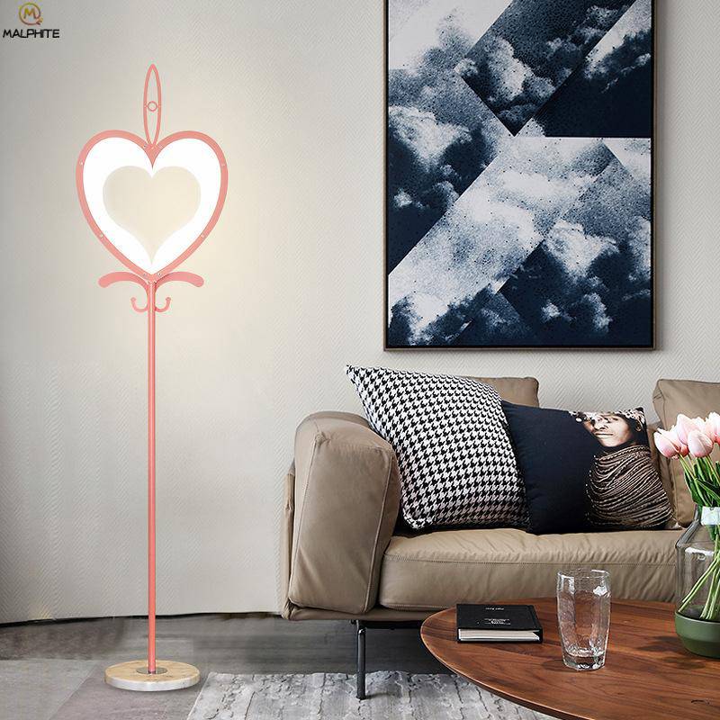 Lampadaire rose en forme de coeur Gift