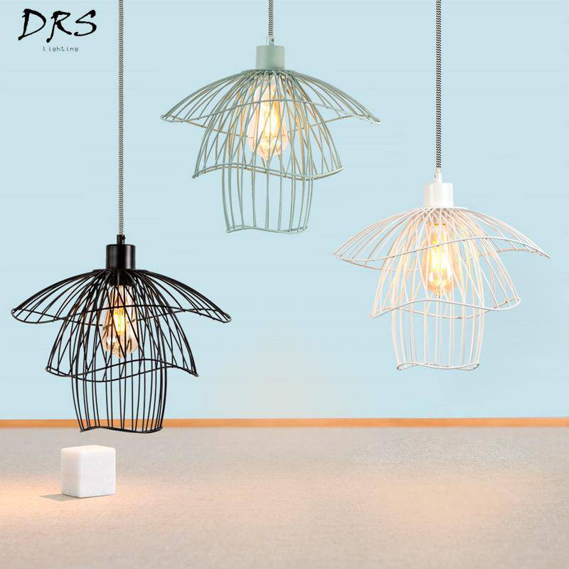 Suspension design en cage de couleur Concise