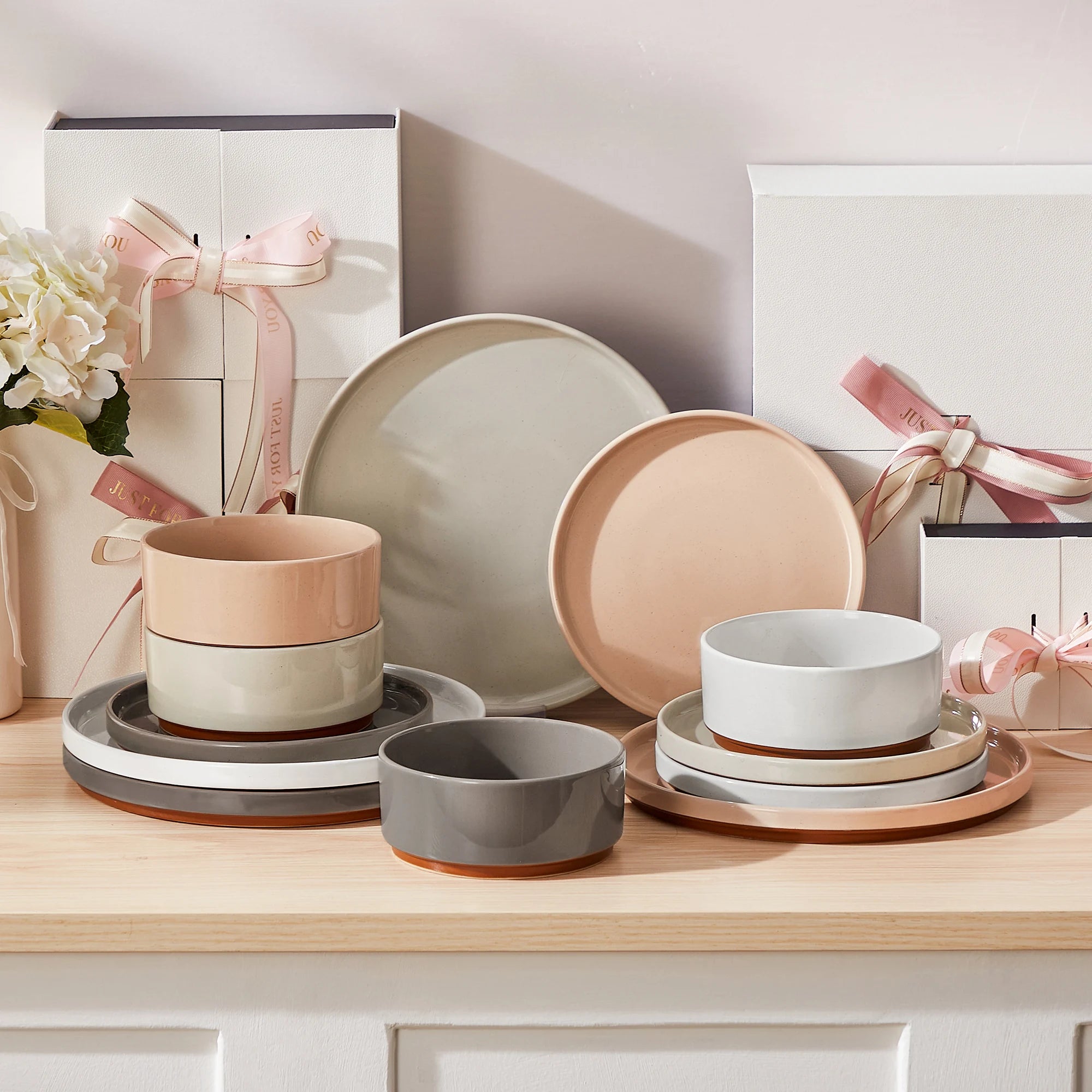 Service de table porcelaine bord relevé style moderne - vue 2 sur 7