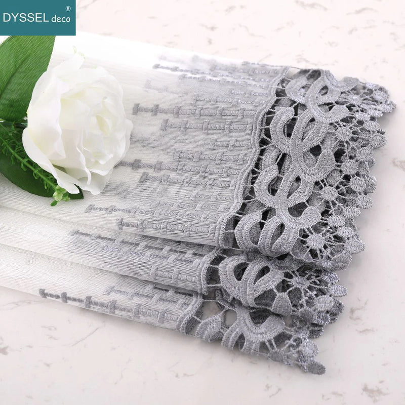 Voilage tulle brodé fleurs festonné style europeen salon