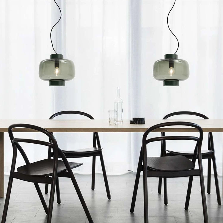 lustre unique design vitrail pour un intérieur élégant