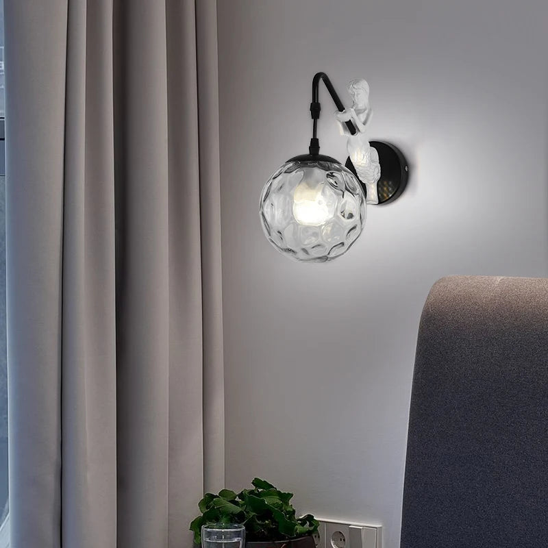 applique murale rétro européenne avec boules de verre blanches en bronze doré - vue 5 sur 10