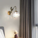 applique murale rétro européenne avec boules de verre blanches en bronze doré