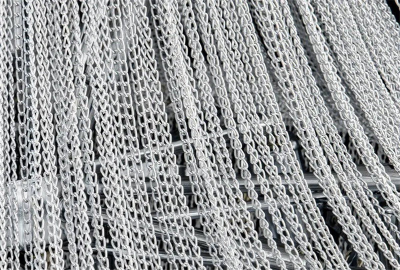 suspension moderne en aluminium design pour un éclairage élégant