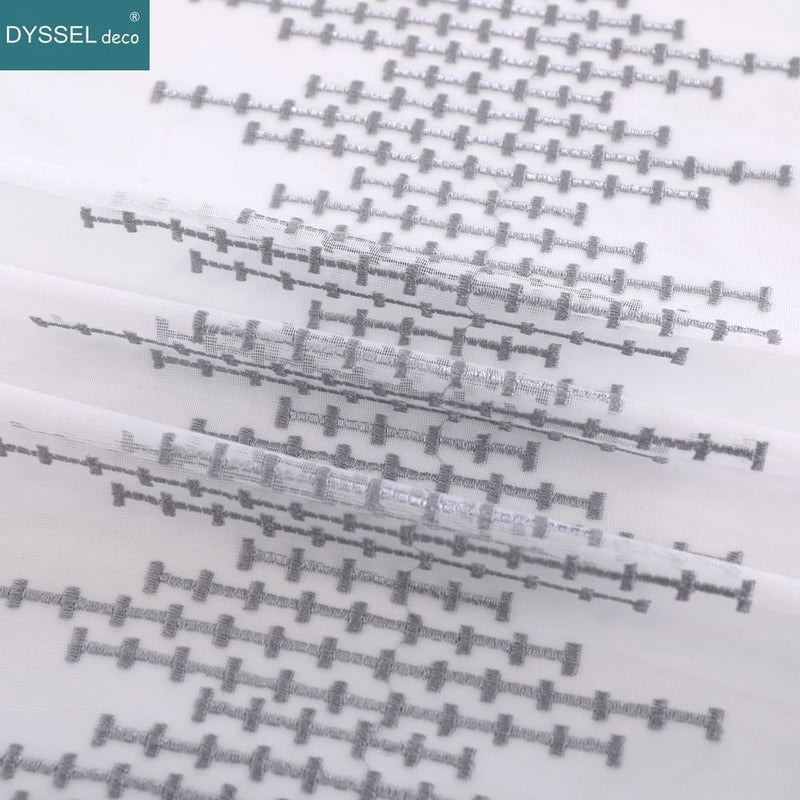 Voilage tulle brodé fleurs festonné style europeen salon