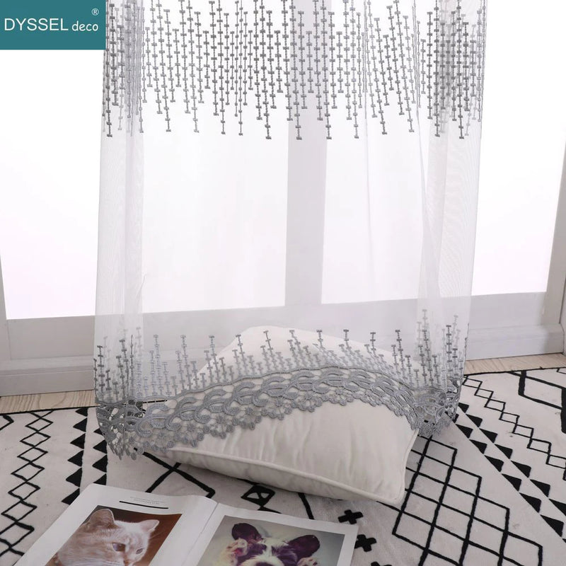 Voilage tulle brodé fleurs festonné style europeen salon