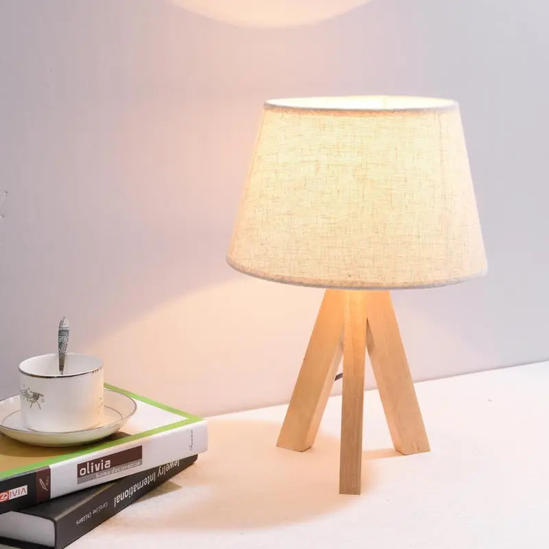 lampe à poser moderne en bois avec abat-jour tissu décoratif - vue 5 sur 11