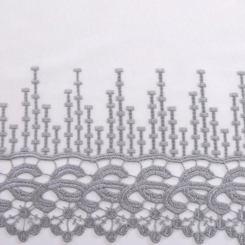 Voilage tulle brodé fleurs festonné style europeen salon