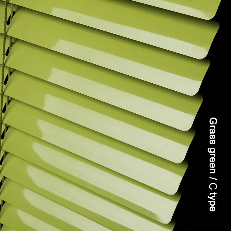 Store venitien aluminium sur mesure occultant sans percage