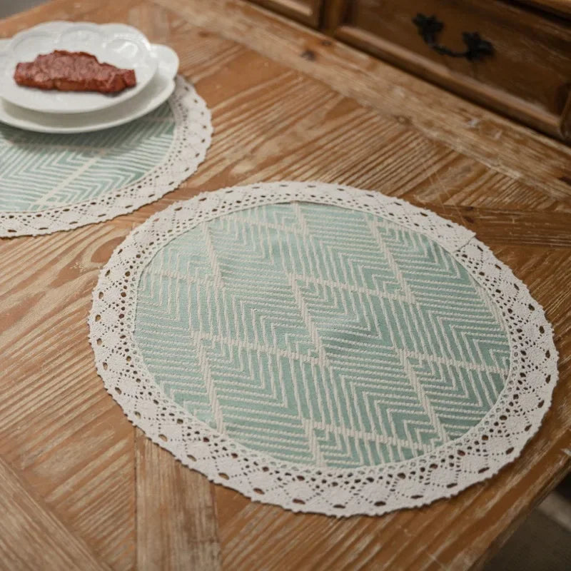 Chemin de table bohème beige motifs géométriques pompons - vue 5 sur 6
