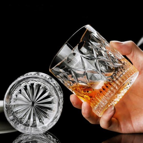 Verres cristal facettés whisky bière vin élégants