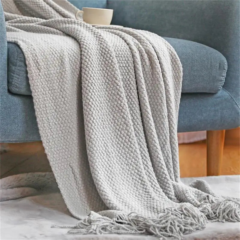 Plaid tricoté nordique à carreaux avec pompons doux