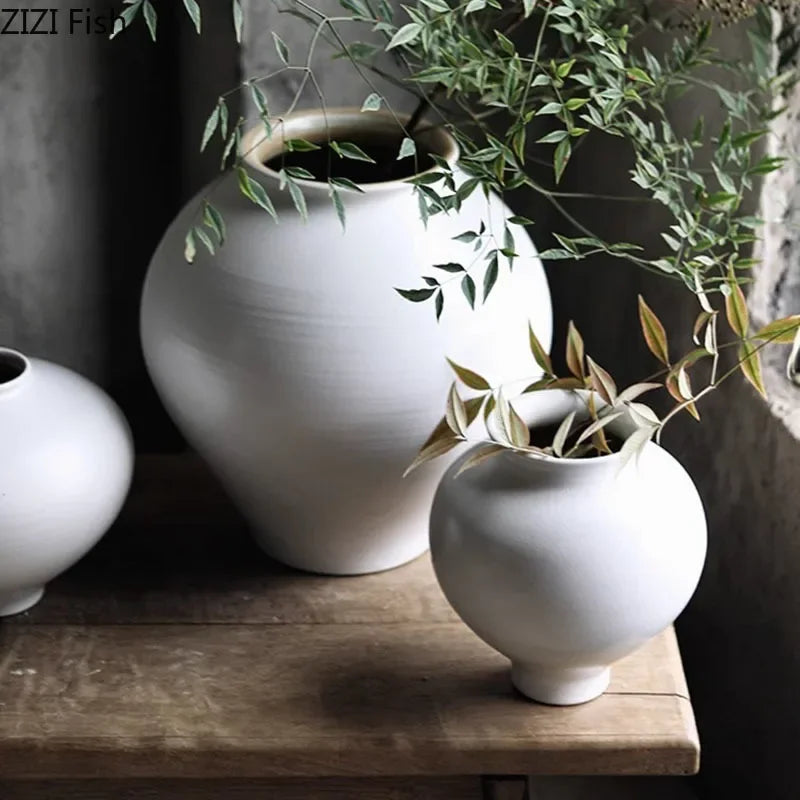 vase en céramique minimaliste pour décoration florale élégante