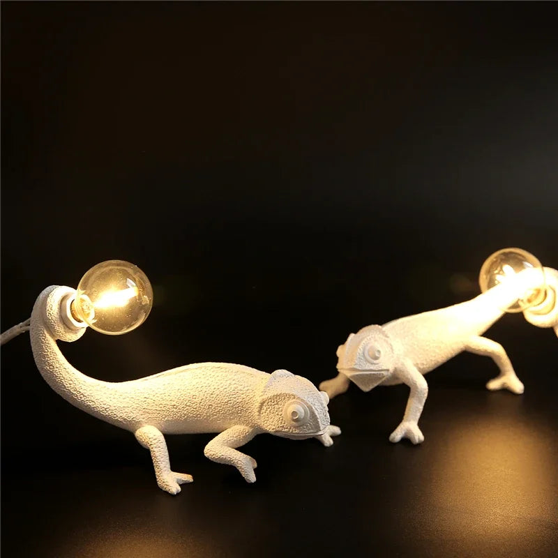 lampe de bureau lézard caméléon moderne et ludique en résine - vue 4 sur 11