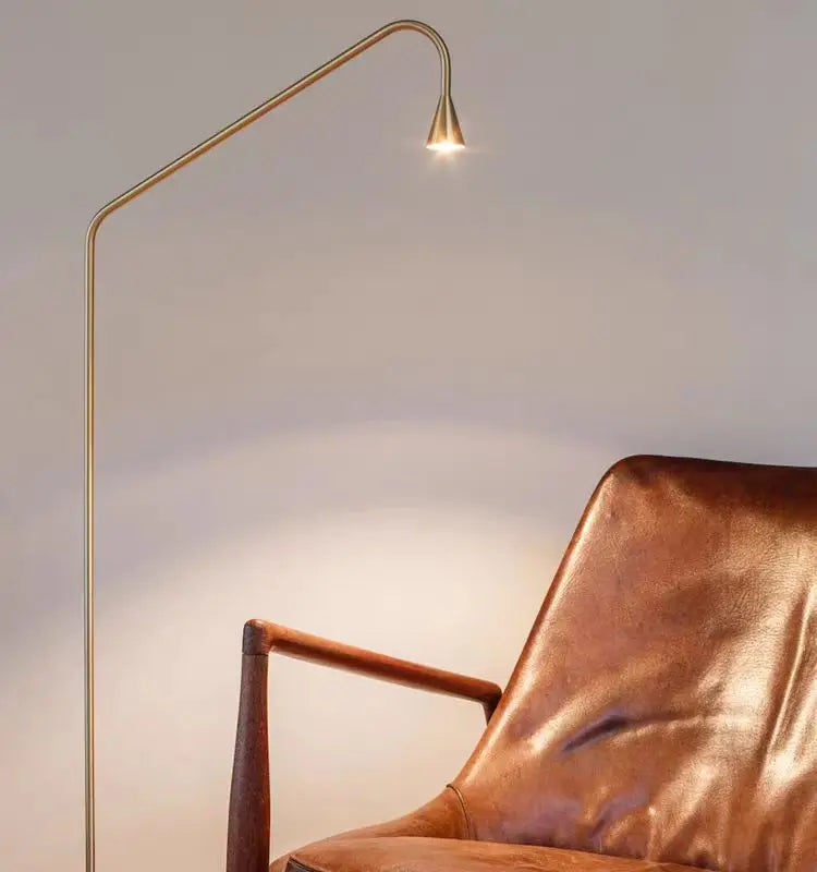 applique murale minimaliste dorée à bras long pour décoration intérieure