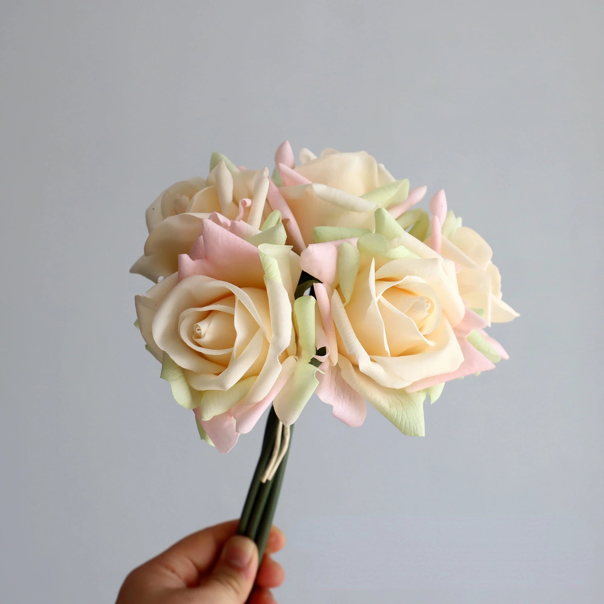 bouquet de roses artificielles à bords bouclés pour mariage et décoration - vue 11 sur 14