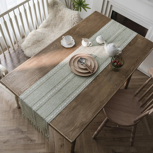 Chemin de table bohème brodé pompons tissés main