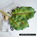 bouquet de feuilles monstera et bananier décoration intérieure mariage