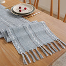 Chemin de table bohème brodé pompons tissés main