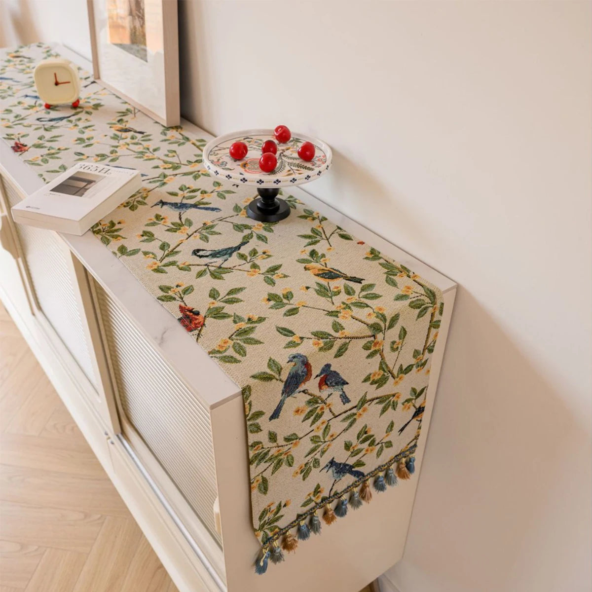 Chemin de table jacquard nordique animaux avec pompons - vue 4 sur 6