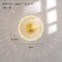 applique murale led design en acrylique et laiton doré pour intérieur