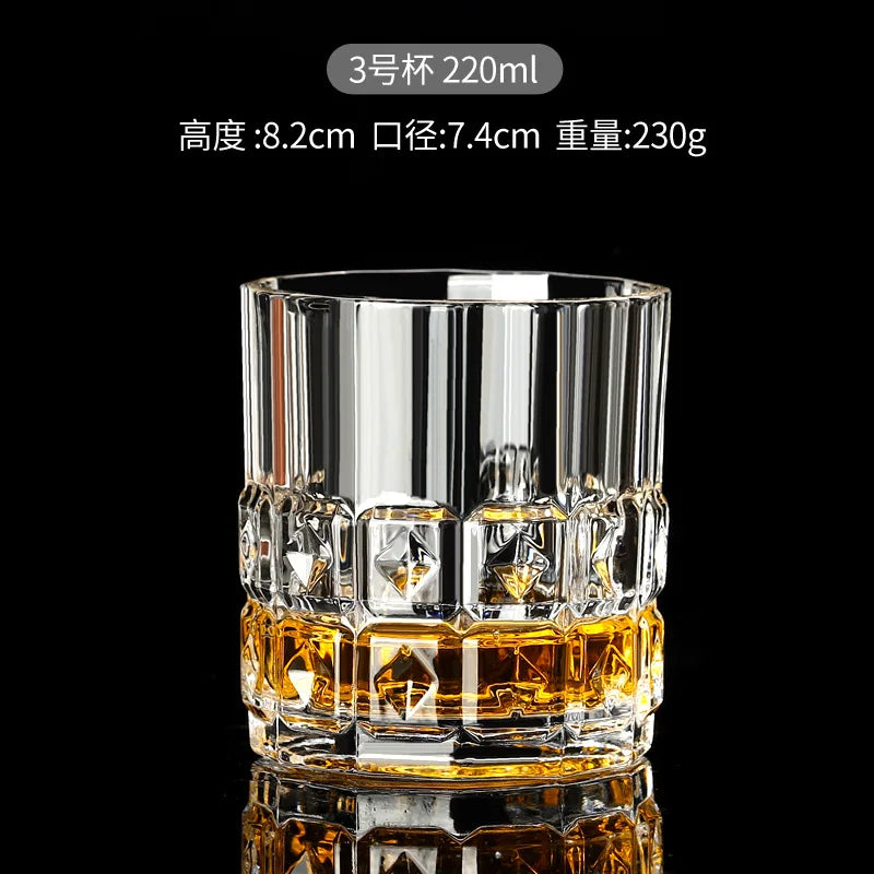 Verres cristal facettés whisky bière vin élégants