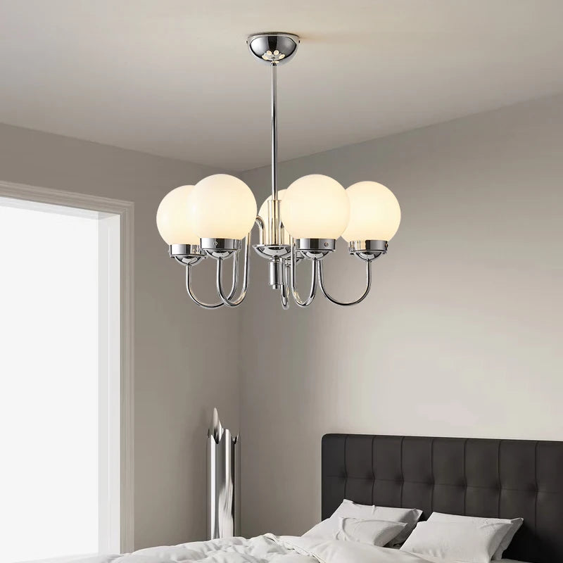 suspension minimaliste en verre et fer pour intérieur médiéval