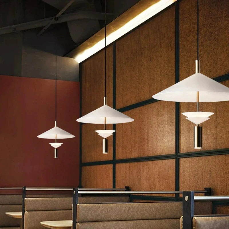 style de lampe suspendue en métal